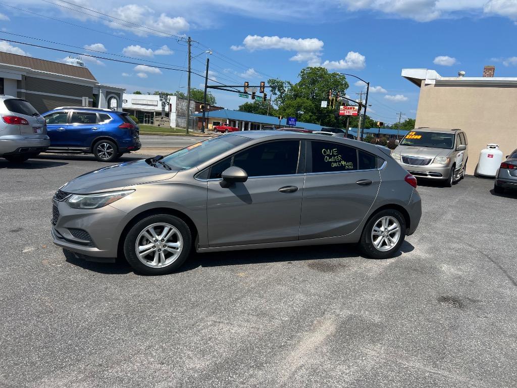 2017 Chevrolet Cruze LT Hatchback Auto's photo