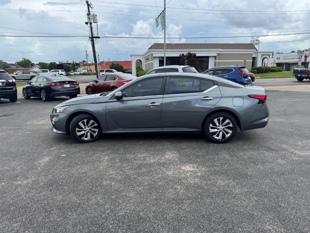2021 Nissan Altima's photo