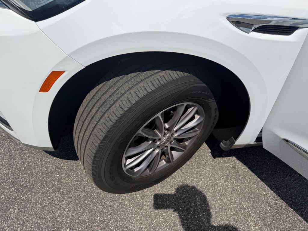 Buick Enclave photo 10