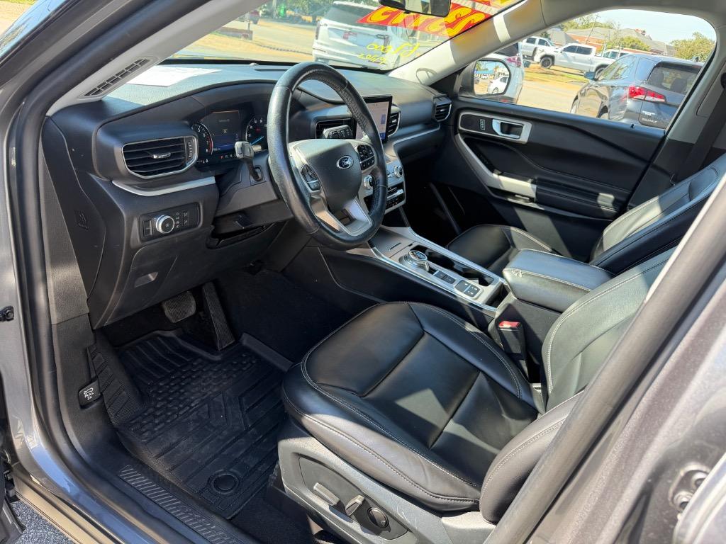 Ford Explorer photo 8